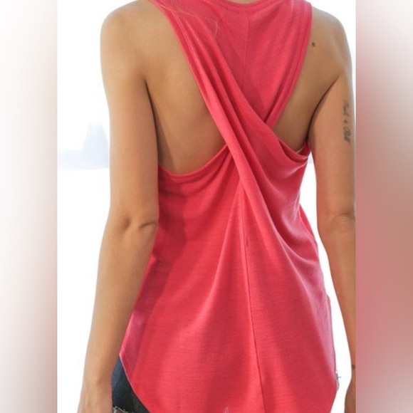 Twist Back Tank - Picture 3 of 3